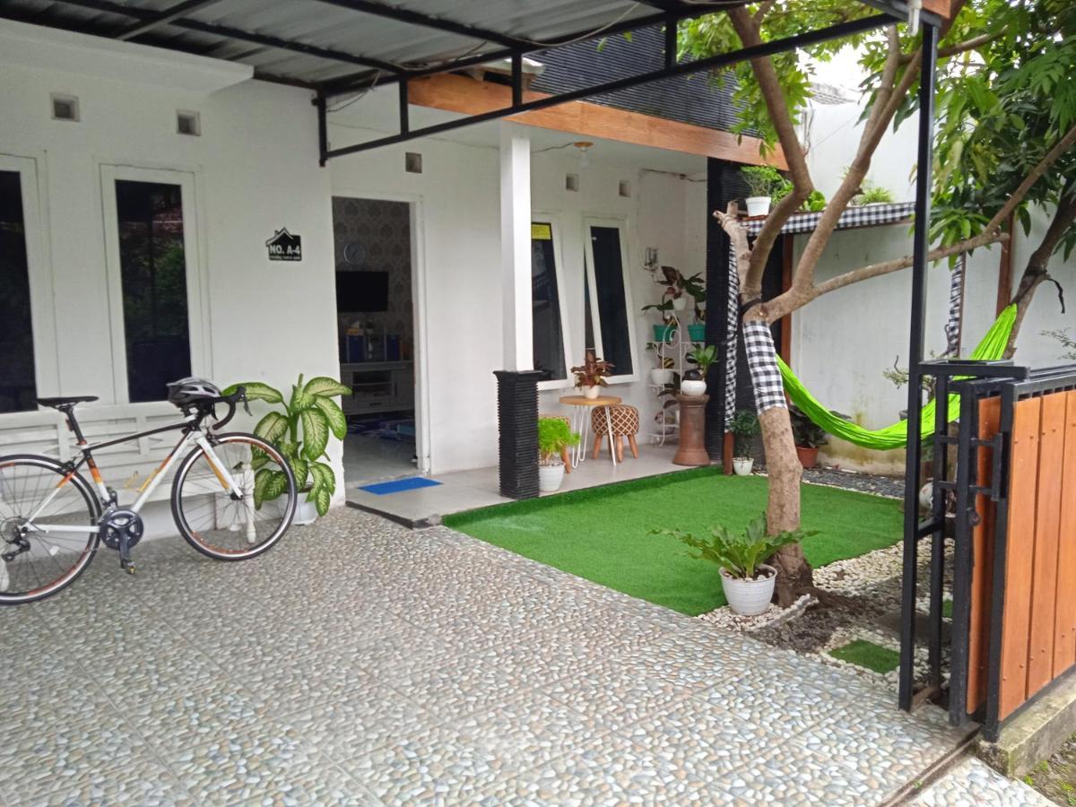 Shifana Homestay Syariah Yogyakarta Exterior foto