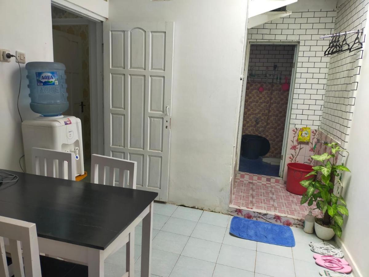 Shifana Homestay Syariah Yogyakarta Exterior foto