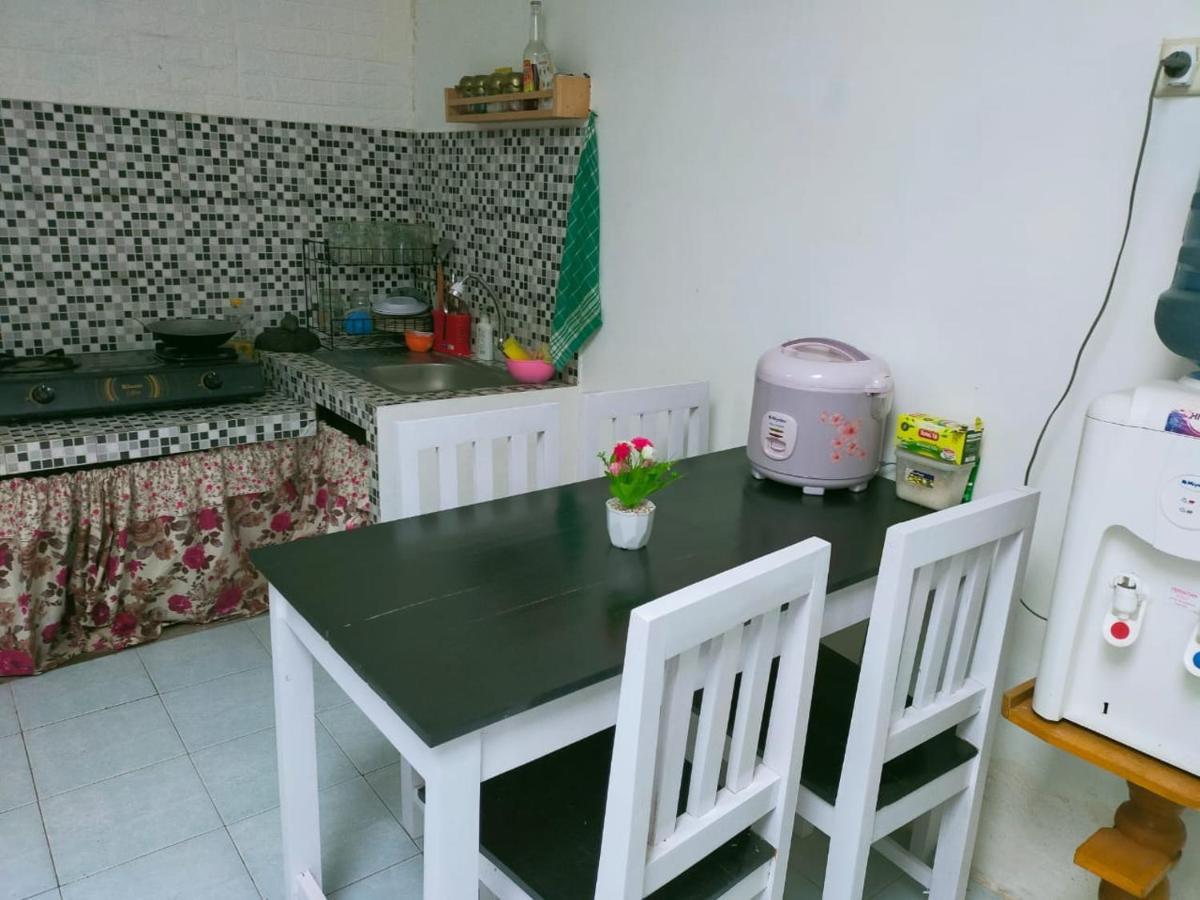 Shifana Homestay Syariah Yogyakarta Exterior foto